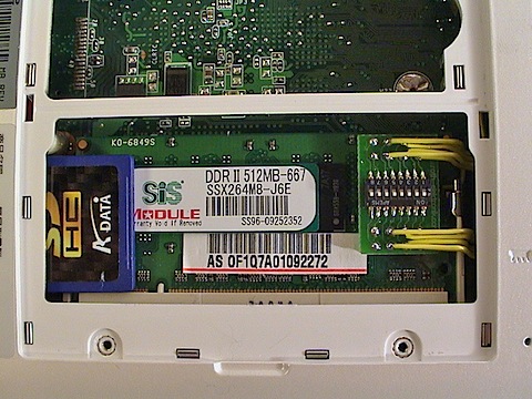 Eee_cardreader_bay.jpg